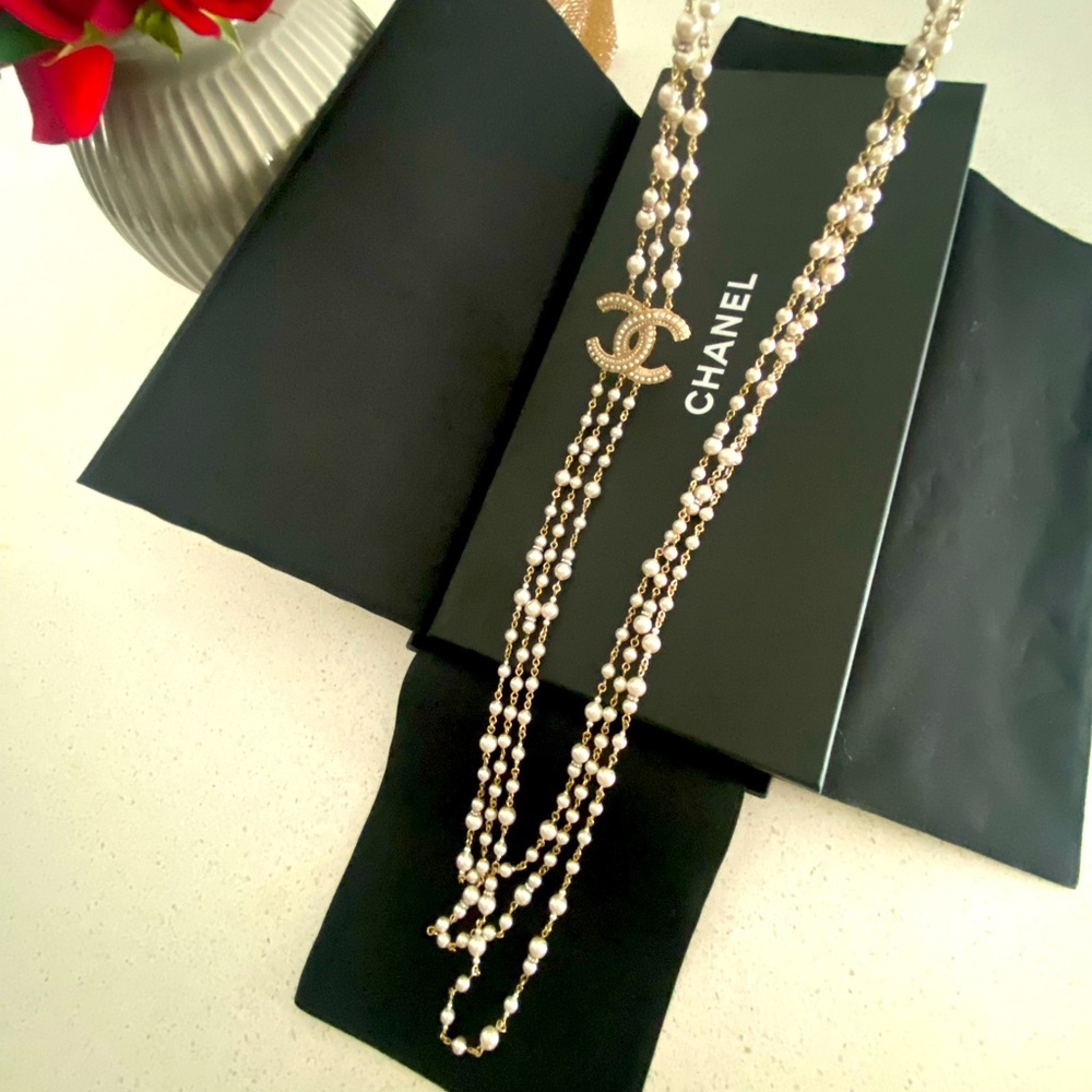 CHANEL PEARL NECKLACE